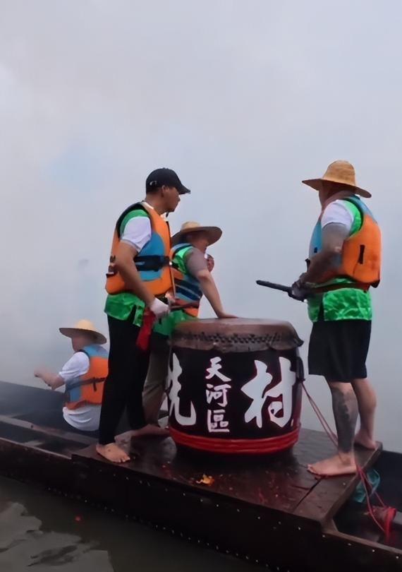 舟翻2条邻村嘲笑记族谱原因在闺女上AG真人地址端午剩1天猎德3条龙(图10)